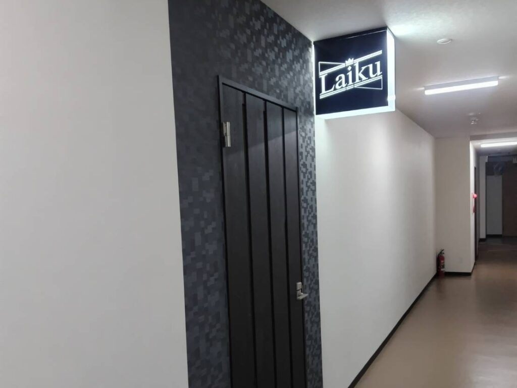 Bar Laiku様 扉